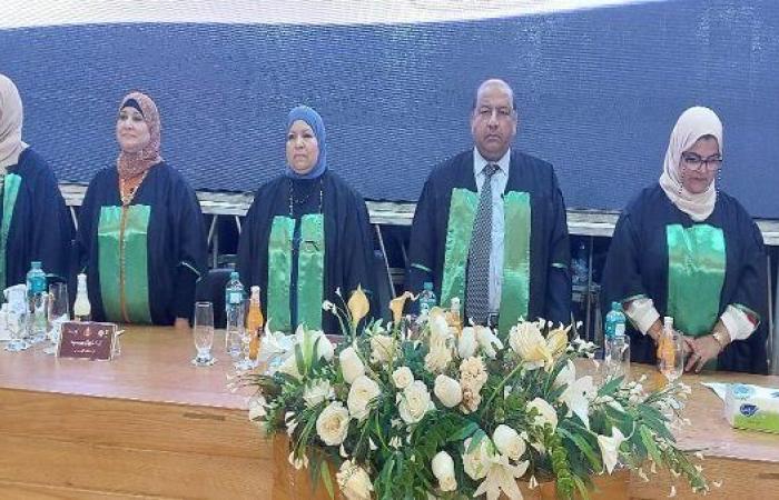 احتفال مميز بتخريج دفعة جديدة من كلية التمريض في جامعة القاهرة وتكريم المتميزين