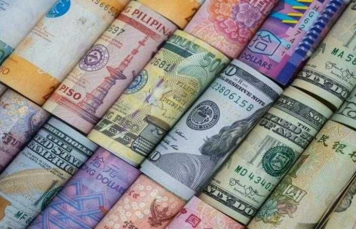 ارتفاع أسعار العملات بختام تعاملات الخميس.. الدينار يتخطى الـ165 جنيهًا