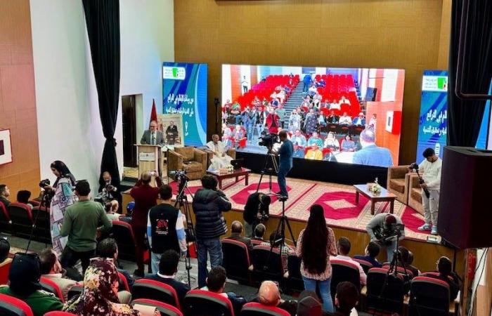 "مجلس الصحافة" يناقش تصدي الإعلام الجهوي بالصحراء للبروباغاندا الجزائرية