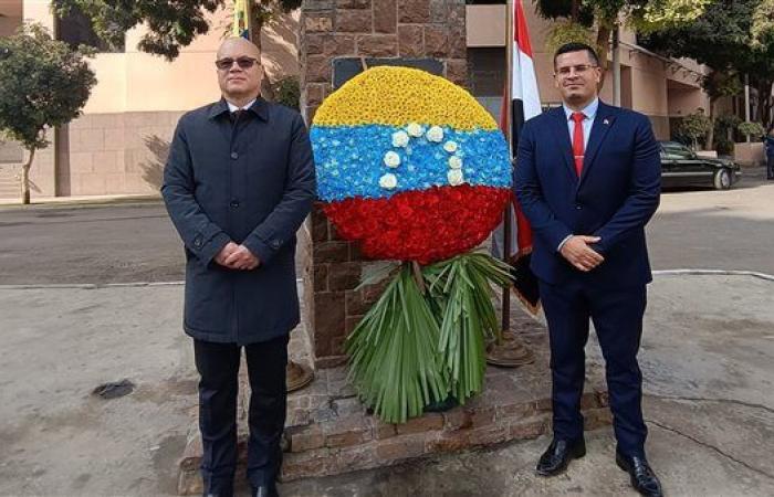 بوضع إكليل من الزهور.. السفارة الفنزويلية بالقاهرة تحيي ذكرى رحيل القائد سيمون بوليفار