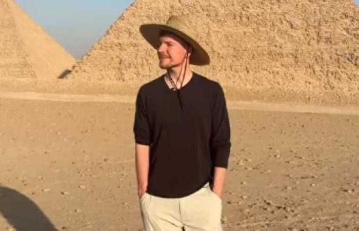 السياحة تنفي ما يتردد حول تأجير اليوتيوبر الأمريكي الشهير Mr Beast لمنطقة أهرامات الجيزة