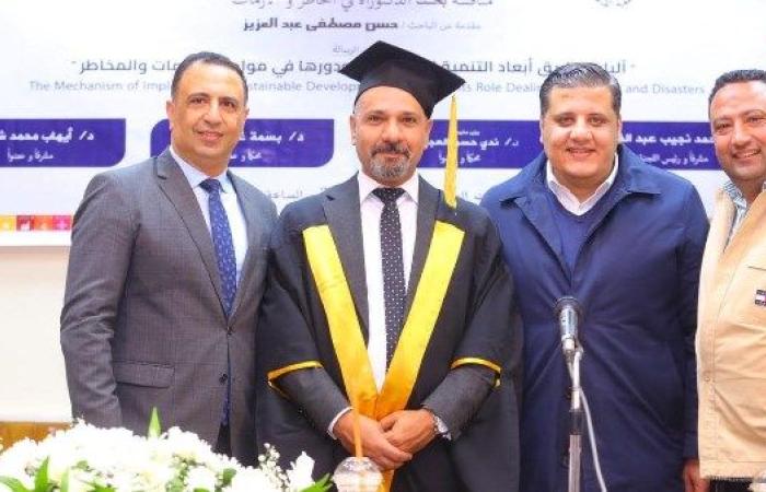 الدكتور حسن مصطفى يحصل على درجة الدكتوراه من كلية الدراسات العليا للبحوث والإحصاء