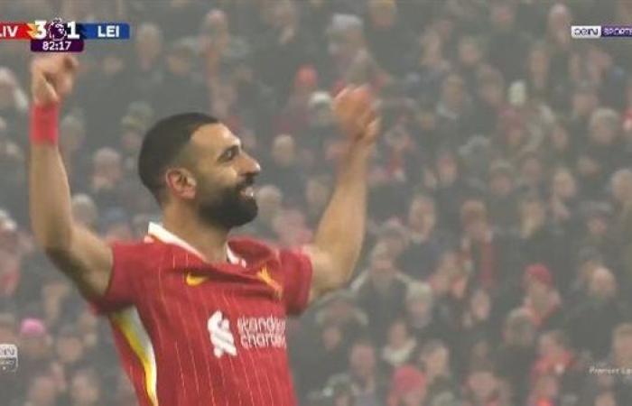 محمد صلاح يقود ليفربول لإحكام قبضته على قمة الدوري الإنجليزي بثلاثية في ليستر